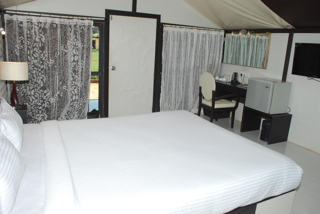 Whispering Woods Resort Lonavala Pokoj fotografie